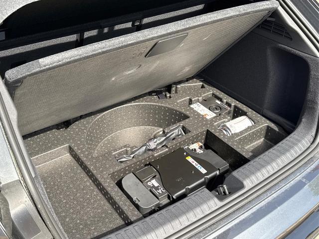 Audi / RS3 Sportback / Grau / / / MATRIX+360KAM+SHZ+KLIMA+LED+SOUND+19ALU+DESIGNPAKET ROT, Beispielbilder