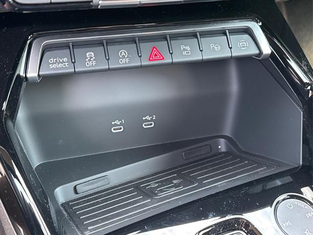 Audi / RS3 Sportback / Grau / / / MATRIX+360KAM+SHZ+KLIMA+LED+SOUND+19ALU+DESIGNPAKET ROT, Beispielbilder