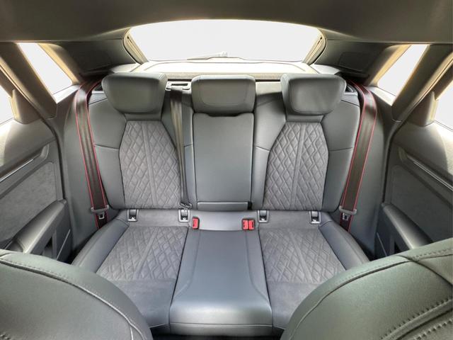 Audi / RS3 Sportback / Grau / / / MATRIX+360KAM+SHZ+KLIMA+LED+SOUND+19ALU+DESIGNPAKET ROT, Beispielbilder