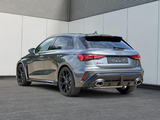 Audi / RS3 Sportback / Grau / / / MATRIX+360KAM+SHZ+KLIMA+LED+SOUND+19ALU+DESIGNPAKET ROT, Beispielbilder