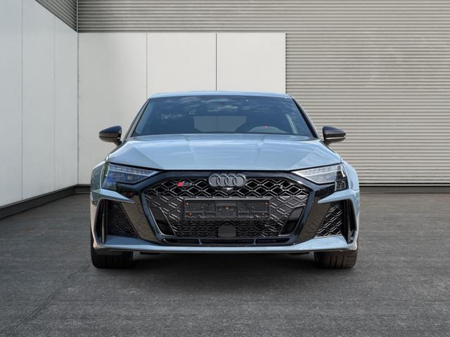 Audi / RS3 Sportback / Grau / / / MATRIX+360KAM+SHZ+KLIMA+LED+SOUND+19ALU+DESIGNPAKET ROT, Beispielbilder, ggf. teilweise mit Sonderausstattung