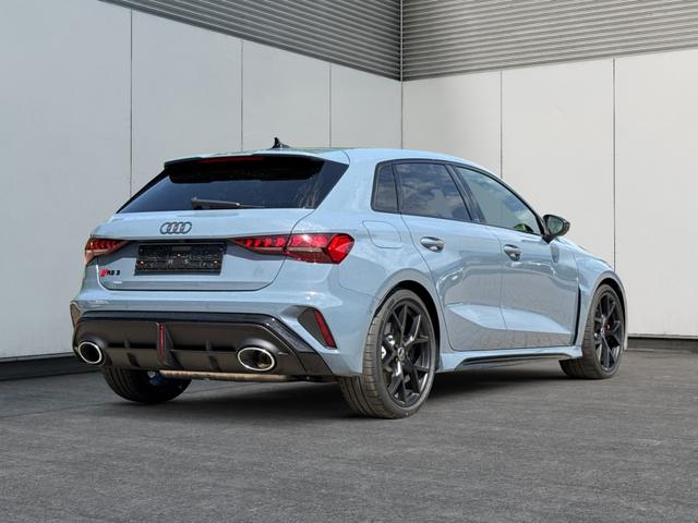 Audi / RS3 Sportback / Grau / / / MATRIX+360KAM+SHZ+KLIMA+LED+SOUND+19ALU+DESIGNPAKET ROT, Beispielbilder