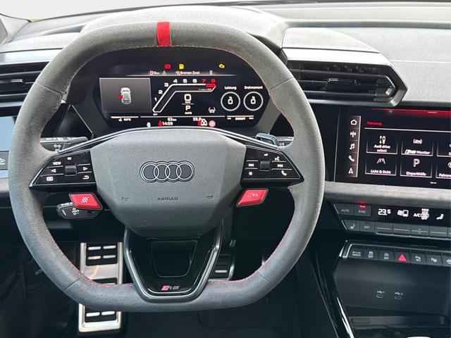 Audi / RS3 Sportback / Grau / / / MATRIX+360KAM+SHZ+KLIMA+LED+SOUND+19ALU+DESIGNPAKET ROT, Beispielbilder