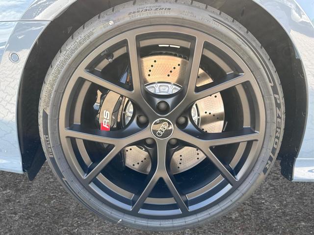 Audi / RS3 Sportback / Grau / / / MATRIX+360KAM+SHZ+KLIMA+LED+SOUND+19ALU+DESIGNPAKET ROT, Beispielbilder