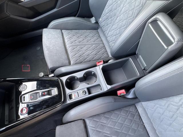 Audi / RS3 Sportback / Grau / / / MATRIX+360KAM+SHZ+KLIMA+LED+SOUND+19ALU+DESIGNPAKET ROT, Beispielbilder