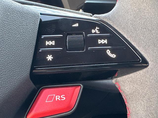 Audi / RS3 Sportback / Grau / / / MATRIX+360KAM+SHZ+KLIMA+LED+SOUND+19ALU+DESIGNPAKET ROT, Beispielbilder