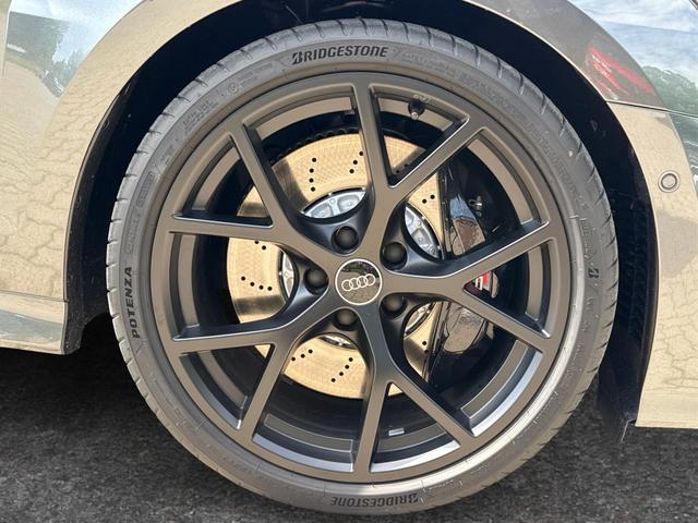 Audi / RS3 Sportback / Grau / / / MATRIX+360KAM+SHZ+KLIMA+LED+SOUND+19ALU+DESIGNPAKET ROT, Beispielbilder, ggf. teilweise mit Sonderausstattung