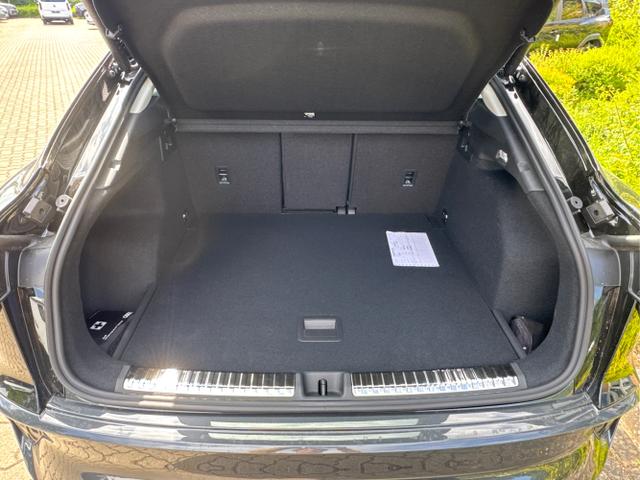 Audi / Q3 Sportback / Schwarz / / / MJ 2026+NAVI+KAMERA+AHK+PANO+PDC+EL. HECKKL.+LED+18 LM
