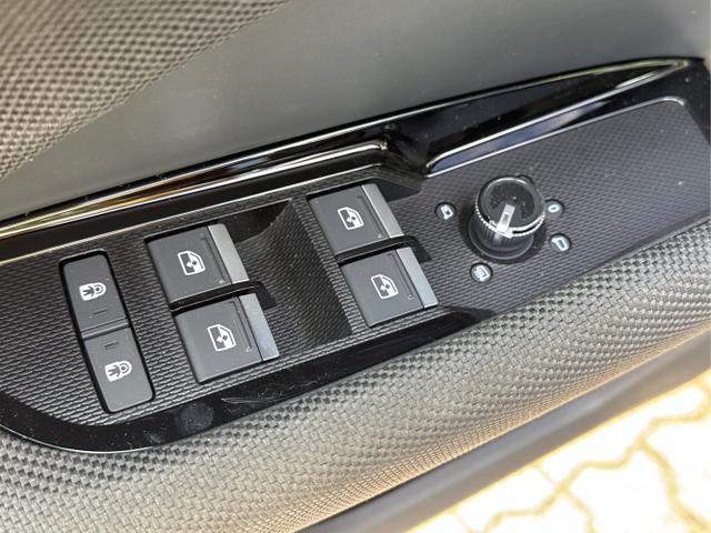 Audi / Q3 Sportback / Schwarz / / / MJ 2026+NAVI+KAMERA+AHK+PANO+PDC+EL. HECKKL.+LED+18 LM