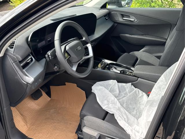 Audi / Q3 Sportback / Schwarz / / / MJ 2026+NAVI+KAMERA+AHK+PANO+PDC+EL. HECKKL.+LED+18 LM