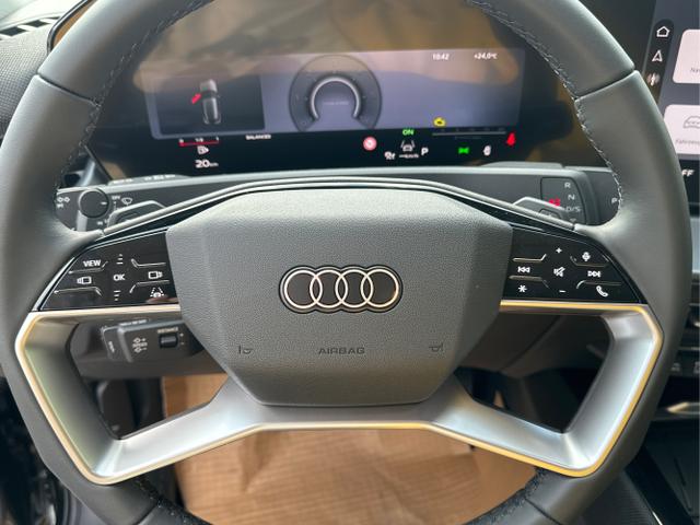 Audi / Q3 Sportback / Schwarz / / / MJ 2026+NAVI+KAMERA+AHK+PANO+PDC+EL. HECKKL.+LED+18 LM