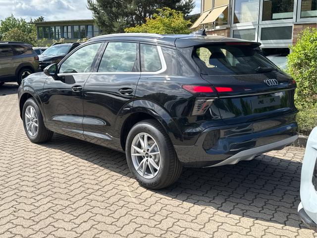 Audi / Q3 / Schwarz / / / KAMERA+NAVI+PDC+EL.HECKKL.+LED+17LM