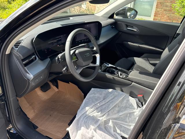 Audi / Q3 / Schwarz / / / KAMERA+NAVI+PDC+EL.HECKKL.+LED+17LM