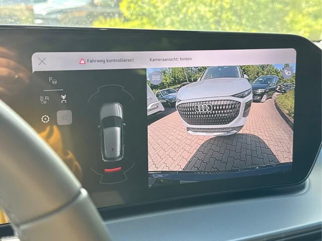 Audi / Q3 / Schwarz / / / KAMERA+NAVI+PDC+EL.HECKKL.+LED+17LM