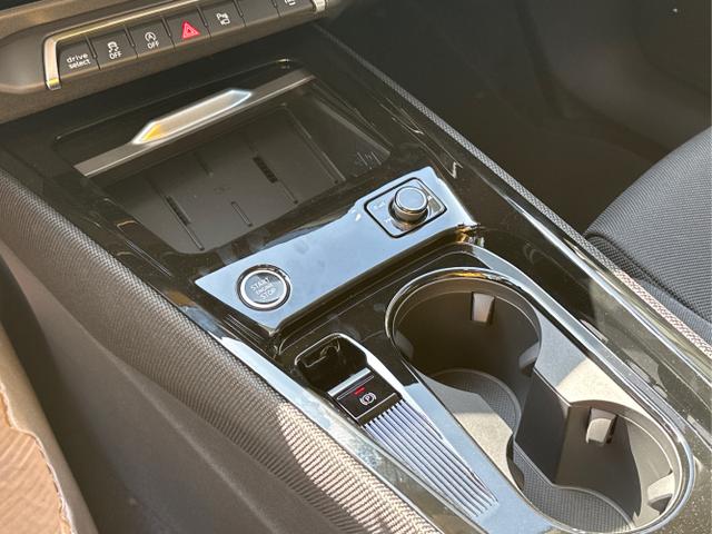 Audi / Q3 / Schwarz / / / KAMERA+NAVI+PDC+EL.HECKKL.+LED+17LM