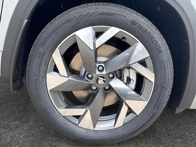 Skoda / Kodiaq / Silber / / / 4x4+AHK+KAMERA+EL. HECKKL.+PDC+NAVI+19 LM