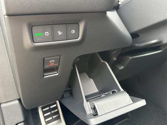 Skoda / Kodiaq / Grau / / / 4x4+AHK+KAMERA+EL. HECKKL.+PDC+NAVI+19 LM