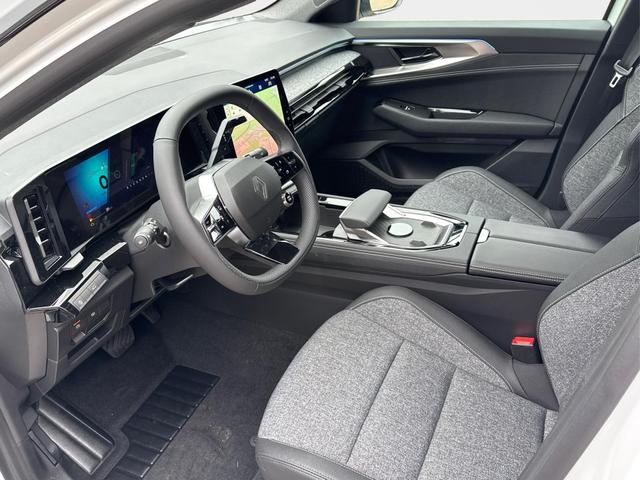 Renault / Austral / Schwarz / / / NAVI+LED+KAMERA+elektr.HECKKL.+19LM