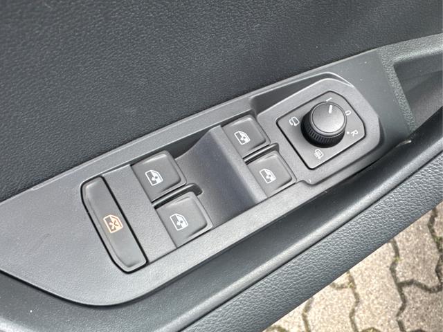 Skoda / Karoq / Schwarz / / / AHK+el.HECKKLAPPE+KAMERA+PDC+ACC, Beispielbilder, ggf. teilweise mit Sonderausstattung