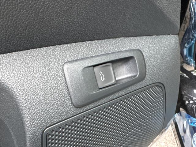 Skoda / Karoq / Schwarz / / / AHK+el.HECKKLAPPE+KAMERA+PDC+ACC, Beispielbilder, ggf. teilweise mit Sonderausstattung