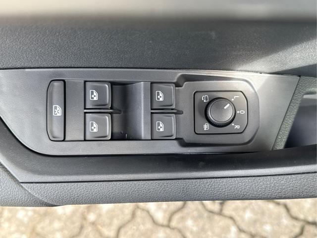 Skoda / Karoq / Silber / / / AHK+el.HECKKLAPPE+KAMERA+PDC+ACC, Beispielbilder, ggf. teilweise mit Sonderausstattung