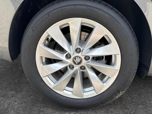Skoda / Superb Combi / / / / DSG+ NAVI+AHK+EL. HECKKL.+KESSY+SHZ V+H, Beispielbilder, ggf. teilweise mit Sonderausstattung