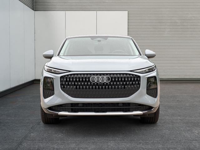 Audi / Q3 Sportback / / / / MJ 2026+NAVI+KAMERA+PANO+AHK+PDC+EL. HECKKL.+LED+18 LM