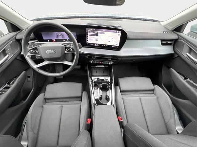 Audi / Q3 Sportback / / / / MJ 2026+NAVI+KAMERA+PANO+AHK+PDC+EL. HECKKL.+LED+18 LM