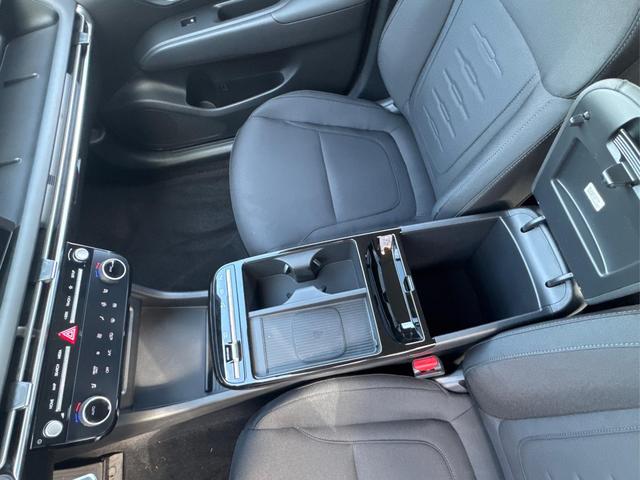 Hyundai / TUCSON / Schwarz / / / Hybrid NAVI+KAMERA+SHZ+LED+TEMPOMAT+17 ALU+PDC, Beispielbilder, ggf. teilweise mit Sonderausstattung