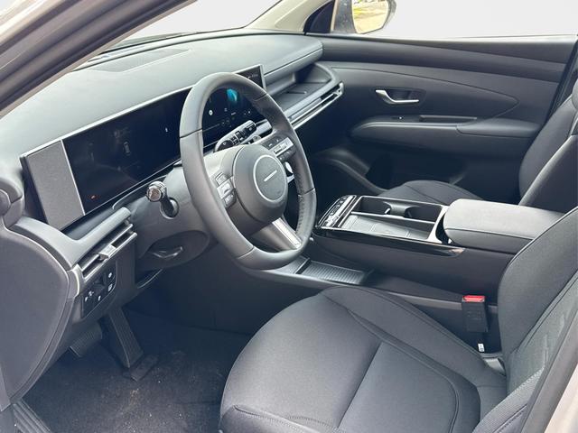 Hyundai / TUCSON / Silber / / / Hybrid NAVI+KAMERA+SHZ+LED+TEMPOMAT+17 ALU+PDC, Beispielbilder, ggf. teilweise mit Sonderausstattung