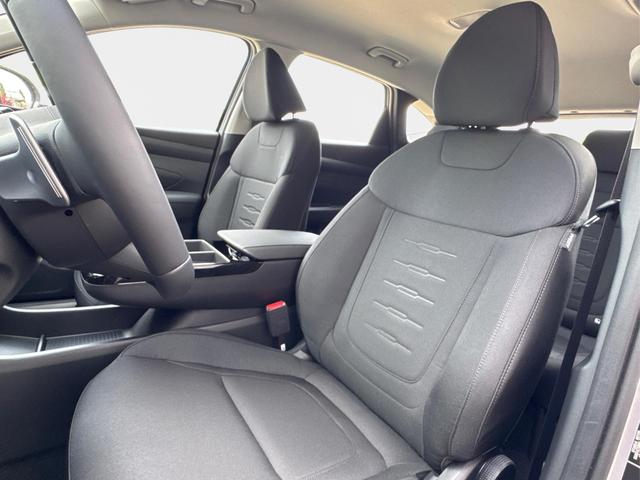 Hyundai / TUCSON / Silber / / / Hybrid NAVI+KAMERA+SHZ+LED+TEMPOMAT+17 ALU+PDC, Beispielbilder, ggf. teilweise mit Sonderausstattung