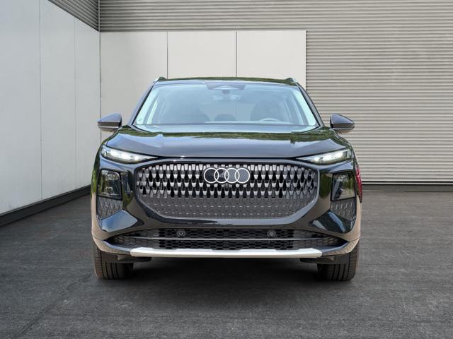 Audi / Q3 / Schwarz / / / KAMERA+NAVI+PDC+EL.HECKKL.+LED+17LM