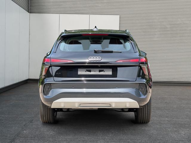 Audi / Q3 / Schwarz / / / KAMERA+NAVI+PDC+EL.HECKKL.+LED+17LM