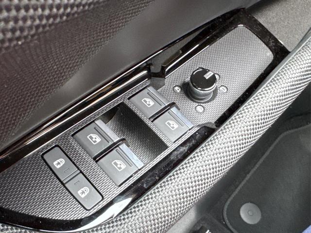 Audi / Q3 / Schwarz / / / KAMERA+NAVI+PDC+EL.HECKKL.+LED+17LM