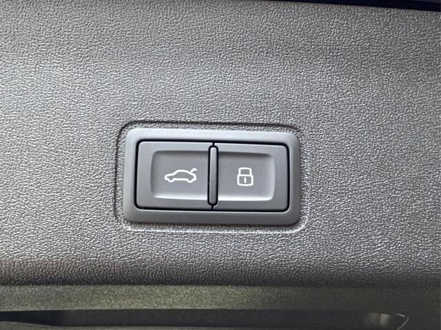 Audi / Q3 / Schwarz / / / KAMERA+NAVI+PDC+EL.HECKKL.+LED+17LM