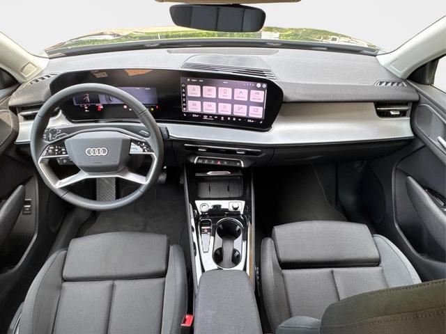 Audi / Q3 / Schwarz / / / KAMERA+NAVI+PDC+EL.HECKKL.+LED+17LM