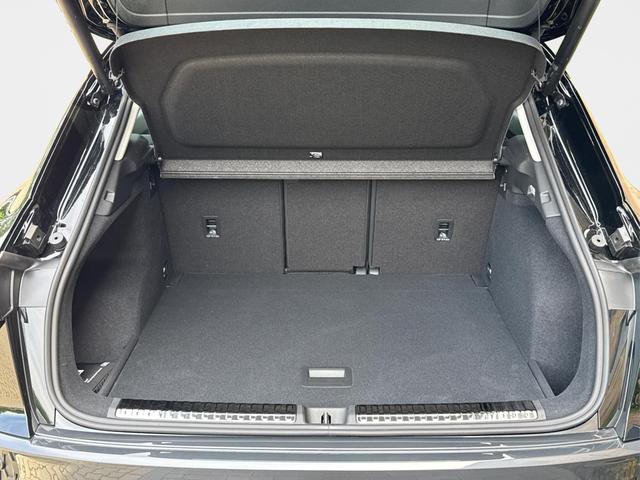 Audi / Q3 / Schwarz / / / KAMERA+NAVI+PDC+EL.HECKKL.+LED+17LM