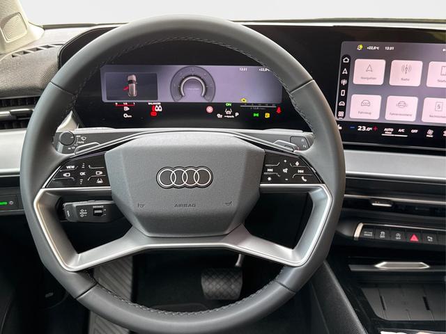 Audi / Q3 / Schwarz / / / KAMERA+NAVI+PDC+EL.HECKKL.+LED+17LM