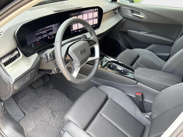 Audi / Q3 / Schwarz / / / KAMERA+NAVI+PDC+EL.HECKKL.+LED+17LM