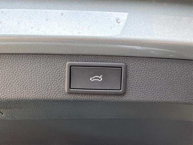 Skoda / Karoq / Silber / / / AHK+el.HECKKLAPPE+KAMERA+PDC+ACC, Beispielbilder, ggf. teilweise mit Sonderausstattung