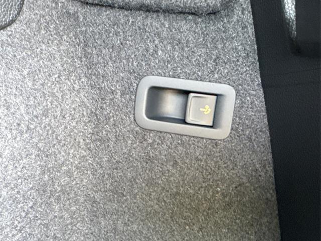 Skoda / Karoq / Silber / / / AHK+el.HECKKLAPPE+KAMERA+PDC+ACC, Beispielbilder, ggf. teilweise mit Sonderausstattung