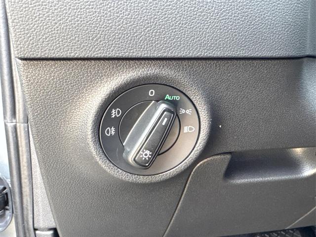 Skoda / Karoq / Silber / / / AHK+el.HECKKLAPPE+KAMERA+PDC+ACC, Beispielbilder, ggf. teilweise mit Sonderausstattung