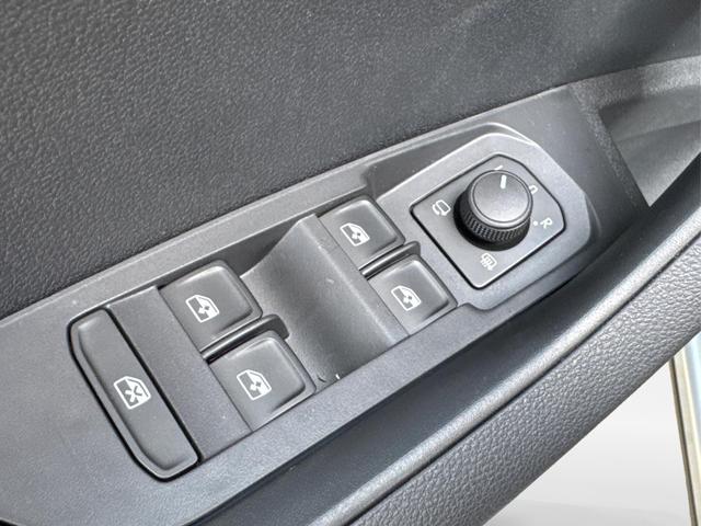 Skoda / Karoq / Silber / / / AHK+el.HECKKLAPPE+KAMERA+PDC+ACC, Beispielbilder, ggf. teilweise mit Sonderausstattung