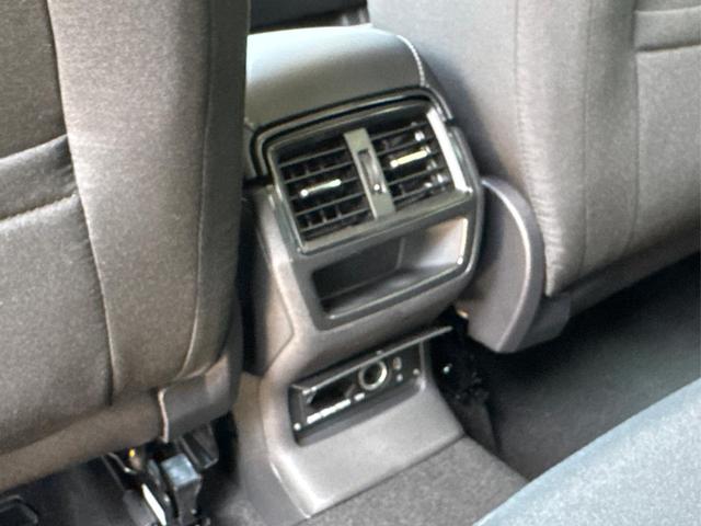 Skoda / Karoq / Silber / / / AHK+el.HECKKLAPPE+KAMERA+PDC+ACC, Beispielbilder, ggf. teilweise mit Sonderausstattung