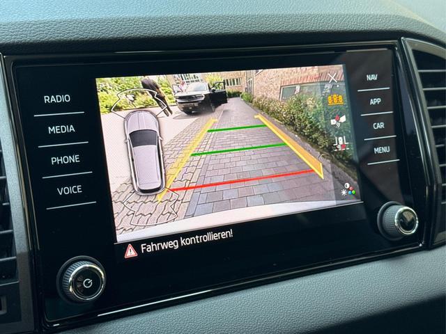 Skoda / Karoq / Silber / / / AHK+el.HECKKLAPPE+KAMERA+PDC+ACC, Beispielbilder, ggf. teilweise mit Sonderausstattung