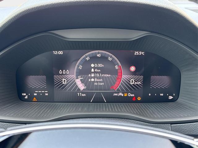 Skoda / Karoq / Silber / / / AHK+el.HECKKLAPPE+KAMERA+PDC+ACC, Beispielbilder, ggf. teilweise mit Sonderausstattung