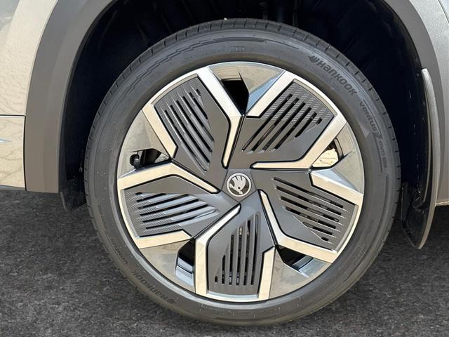Skoda / Kodiaq / Grau / / / 4x4+AHK+PANO+KAMERA+EL. HECKKL.+NAVI+20 LM