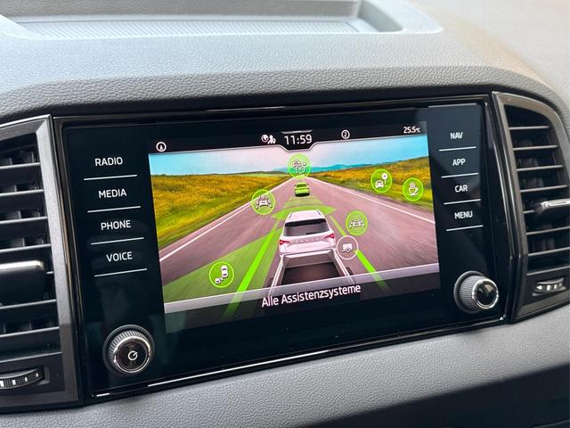 Skoda / Karoq / Silber / / / AHK+el.HECKKLAPPE+KAMERA+PDC+ACC, Beispielbilder, ggf. teilweise mit Sonderausstattung