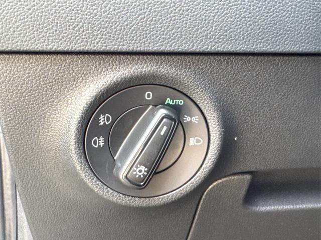 Skoda / Karoq / Silber / / / AHK+el.HECKKLAPPE+KAMERA+PDC+ACC, Beispielbilder, ggf. teilweise mit Sonderausstattung