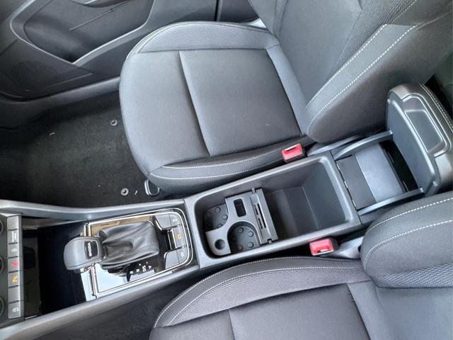 Skoda / Karoq / Silber / / / AHK+el.HECKKLAPPE+KAMERA+PDC+ACC, Beispielbilder, ggf. teilweise mit Sonderausstattung